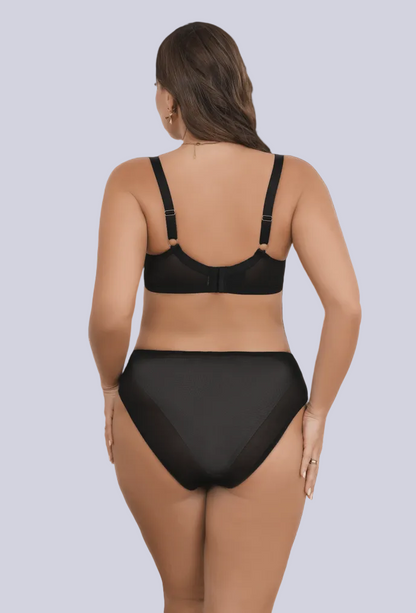 classic lace underwire bra delivering breathable comfort and everyday support