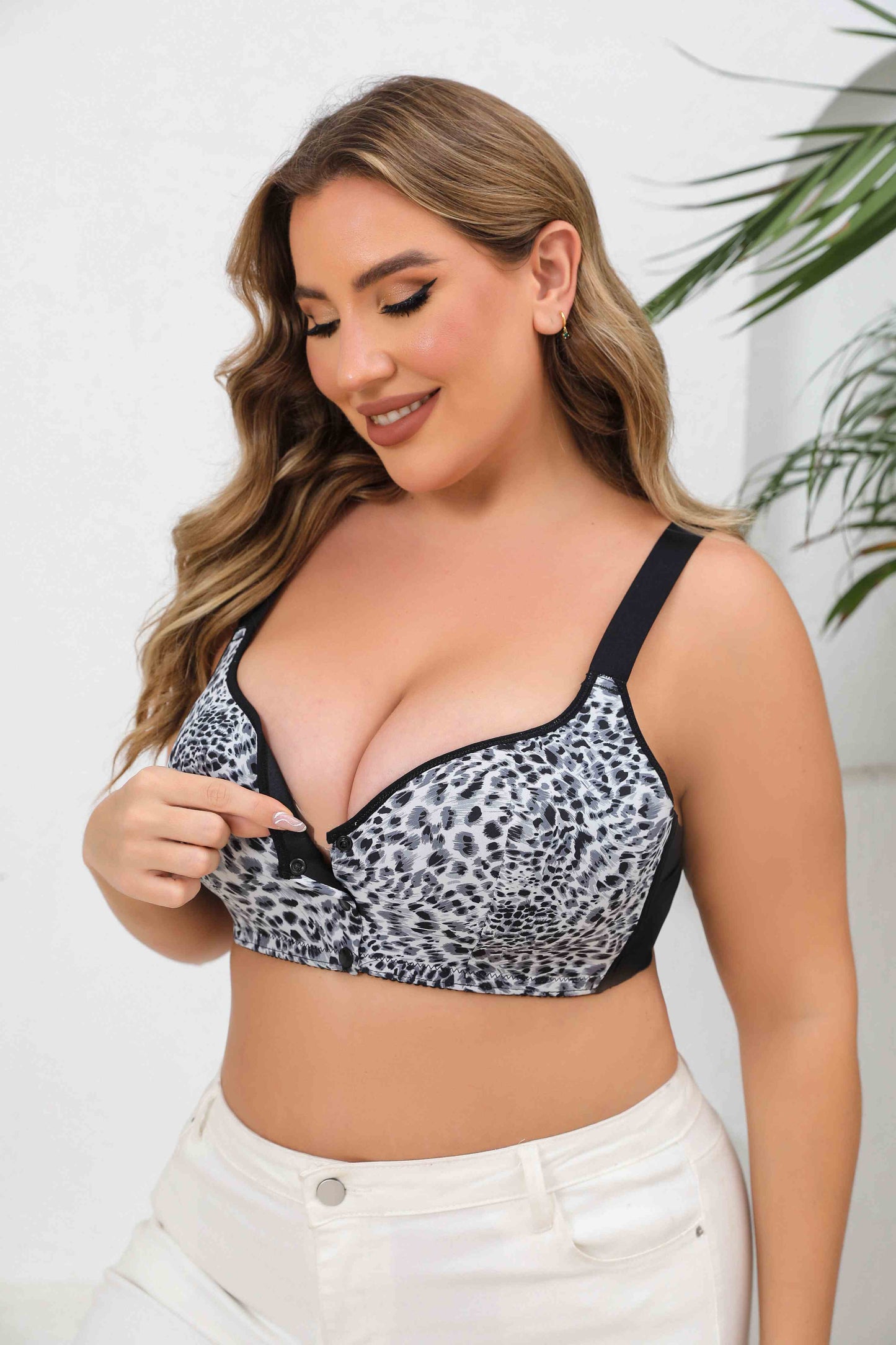 easy wear leopard print bra with front closure and smooth support