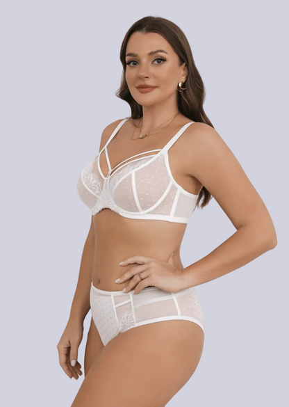 full bust lace bra offering breathable lift and reliable underwire support