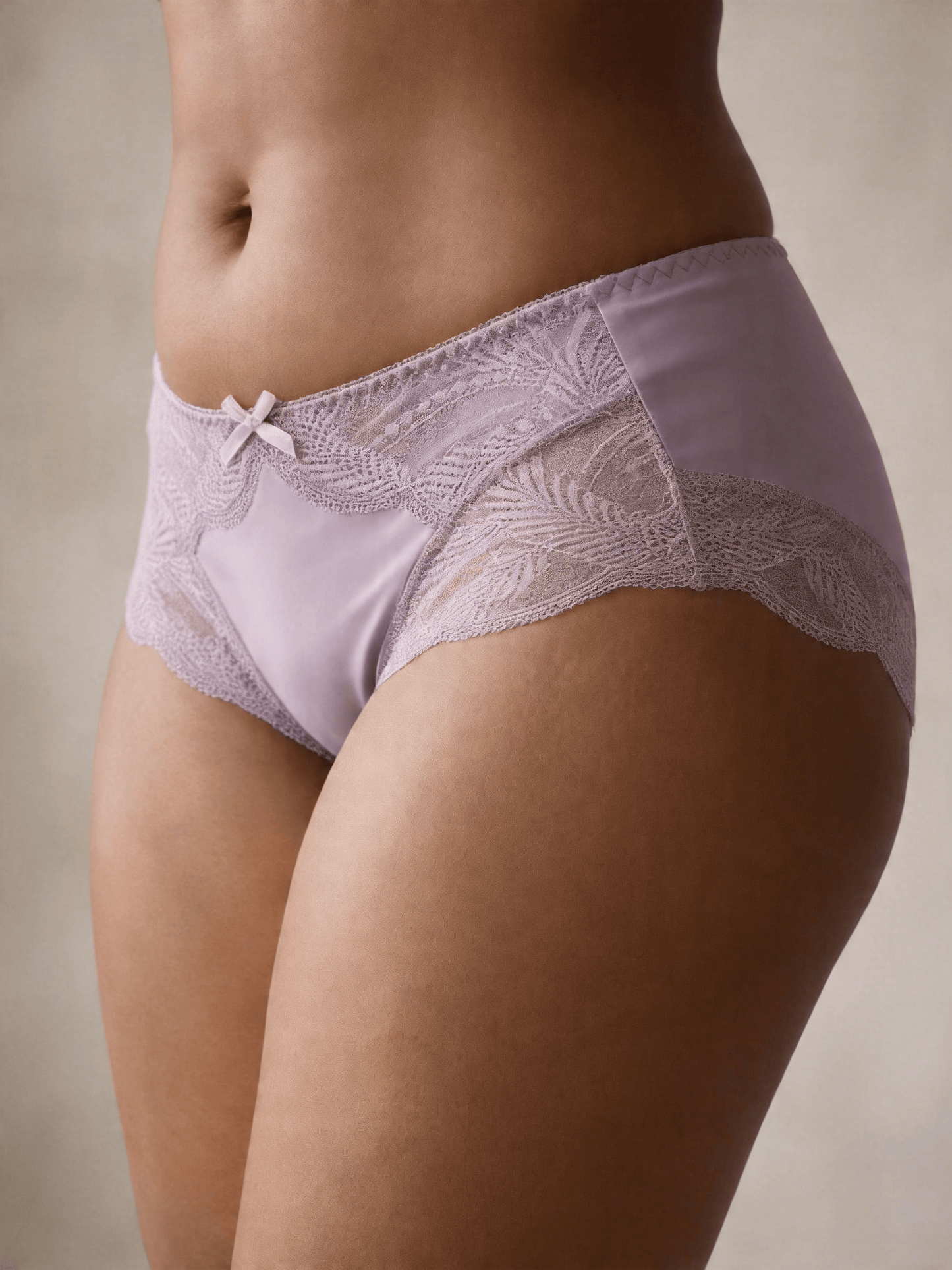 Plus Size Breathable Moisture Seamless Mid-Rise Thin Briefs for Curvy Ladies