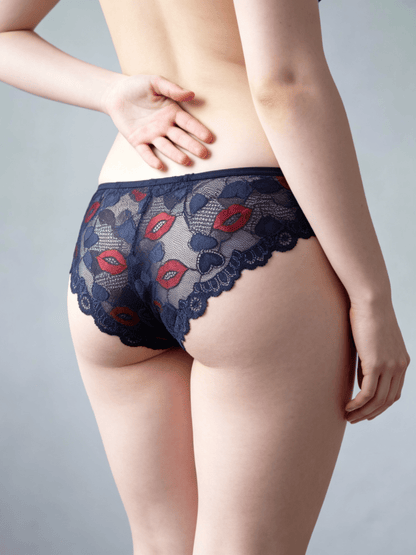 Women's Elegant Mid-Rise Breathable Seamless Plus Size Briefs with Lip Print