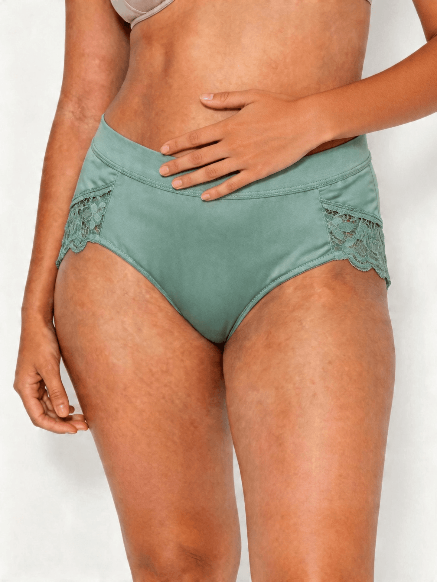 Lace Seamless Breathable Moisture Plus Size Mid‑waist Briefs