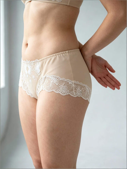 Women's Large Size Breathable Moisture Embroidery Panty, Mid-High Waist Briefs