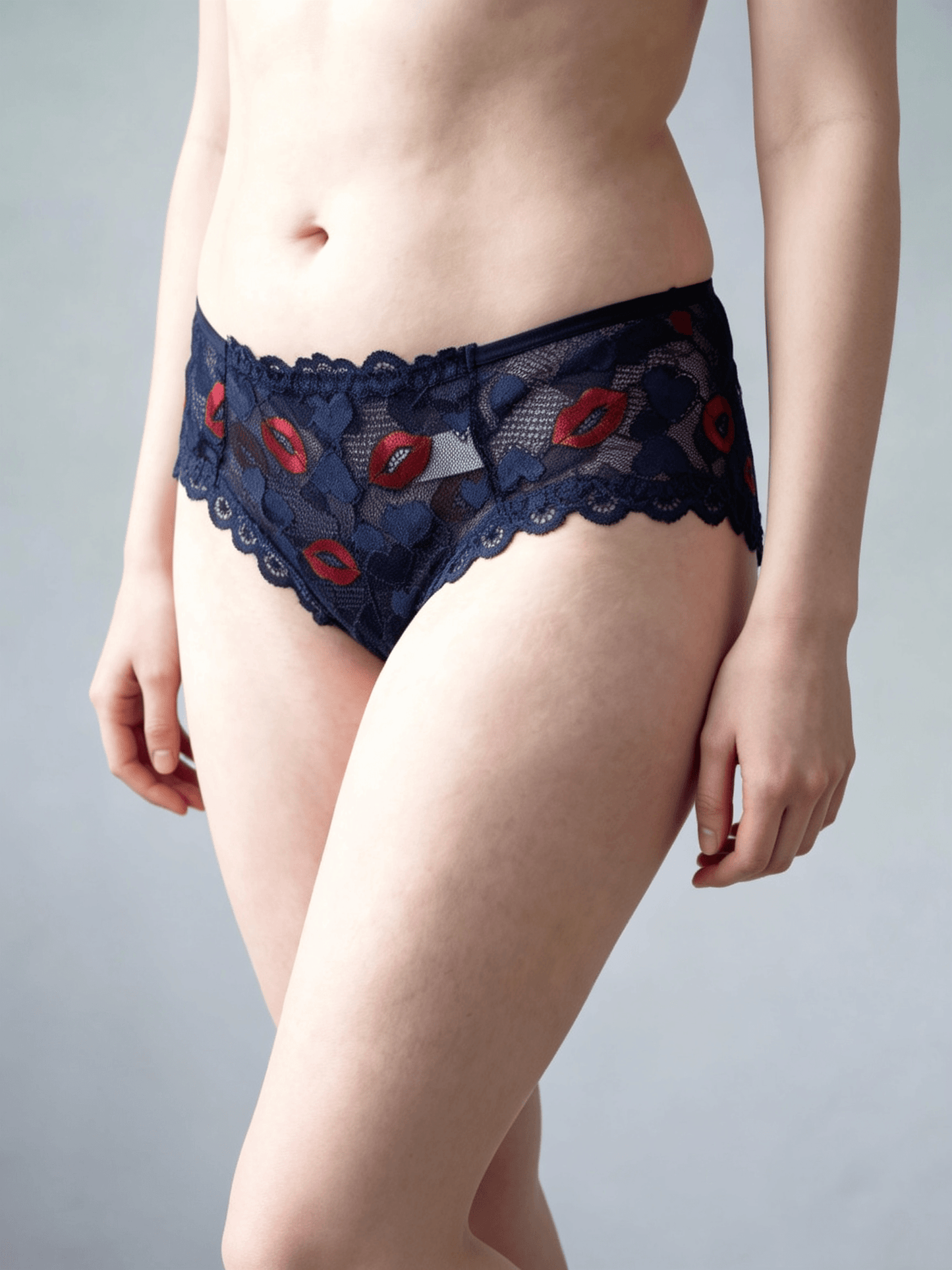 Women's Elegant Mid-Rise Breathable Seamless Plus Size Briefs with Lip Print