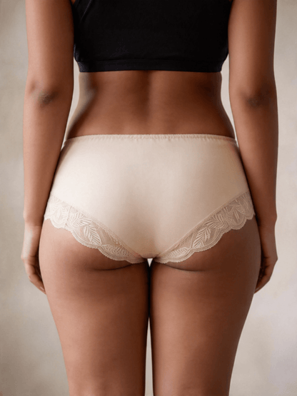 Plus Size Breathable Moisture Seamless Mid-Rise Thin Briefs for Curvy Ladies